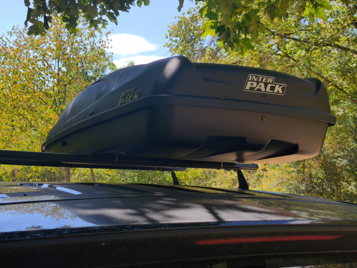Dachbox Stella 480 geschlossen – Heckansicht