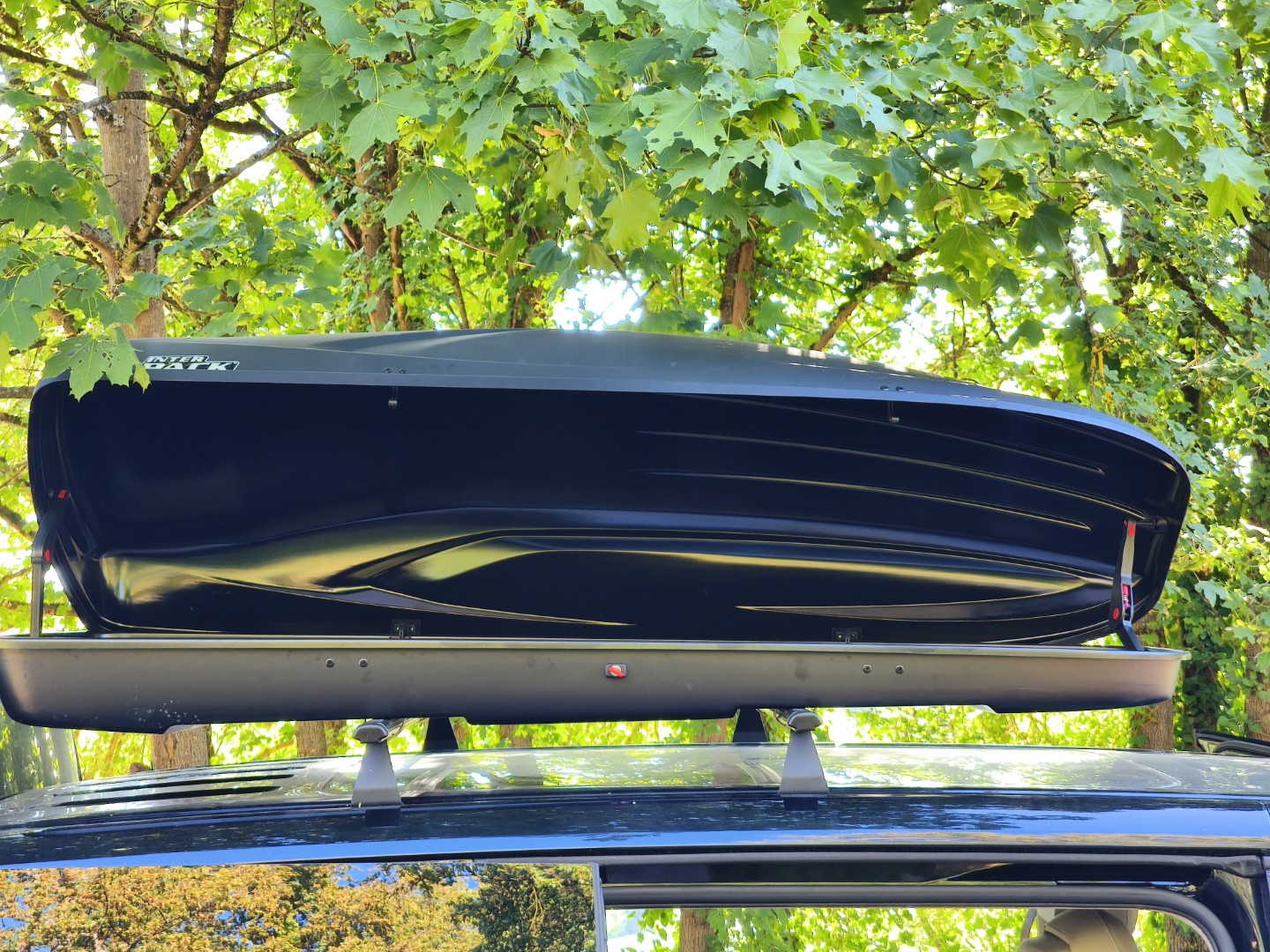 Dachbox Stella 480 geöffnet – Seitenansicht